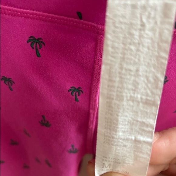 Fabletics Oasis High-Waisted Capri Pink Escape Palm sz M - Picture 7 of 8